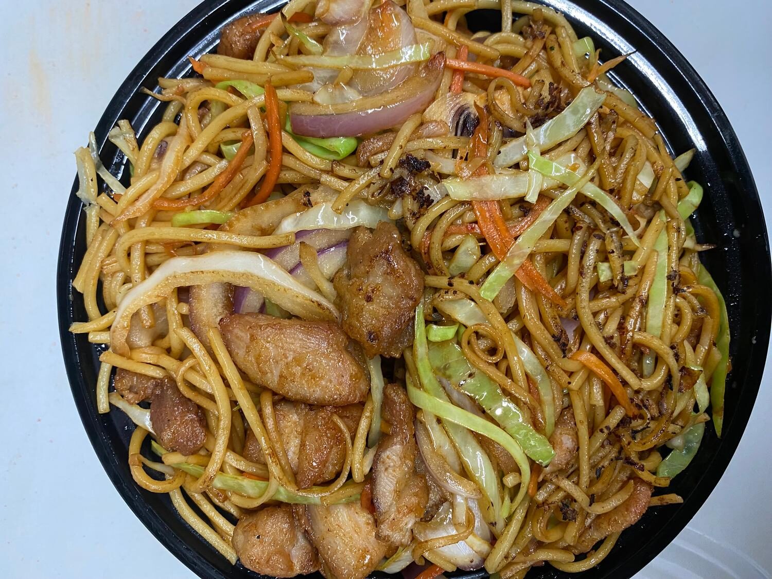 Chicken hakka noodles tossed with cabbage, carrot and scallions